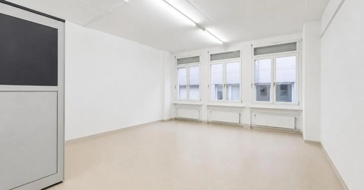SPACE FOR YOUR IDEAS - versatile commercial space in Zurich Altstetten - Photo 2 of 5