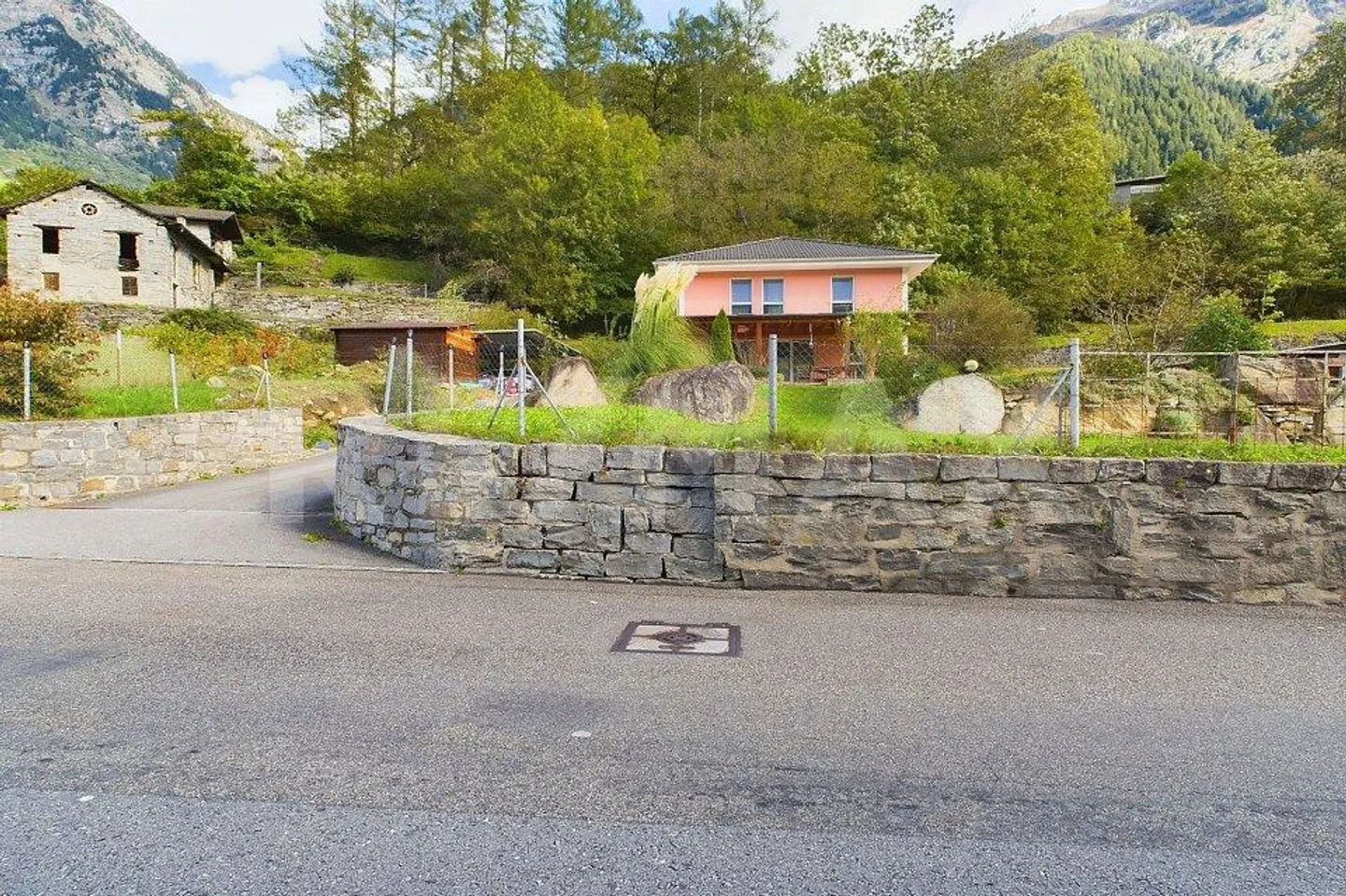 Casa unifamiliare con giardino e vista aperta - Foto 1 di 13