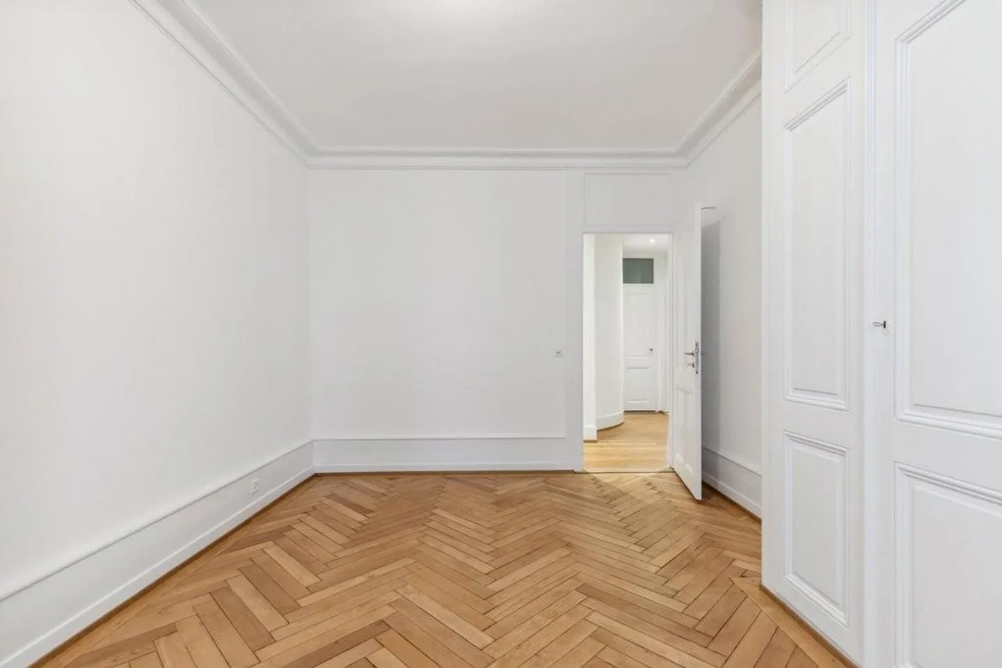 Beautiful 3-room apartment just a few steps from the train station - Photo 6 of 9