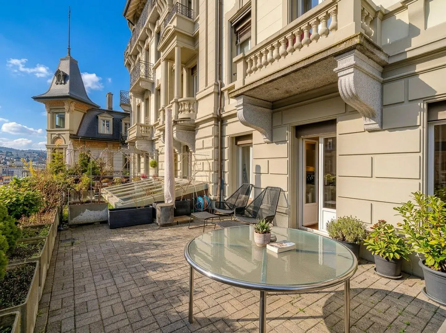 Charming old-style apartment with breathtaking lake and mountain views - Photo 12 of 13