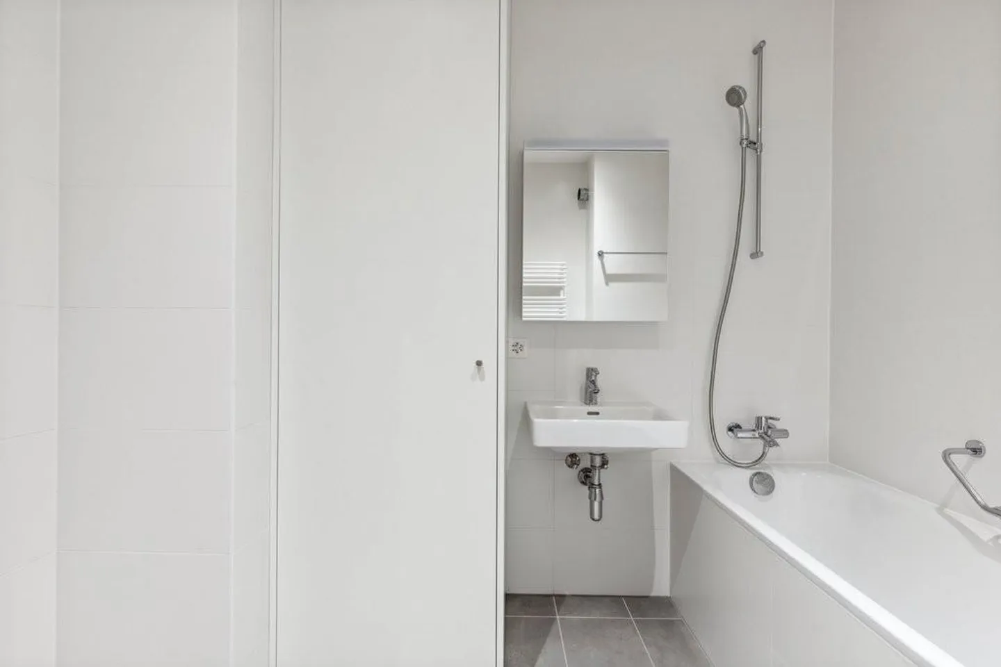 Beautiful 3-room apartment just a few steps from the train station - Photo 8 of 9