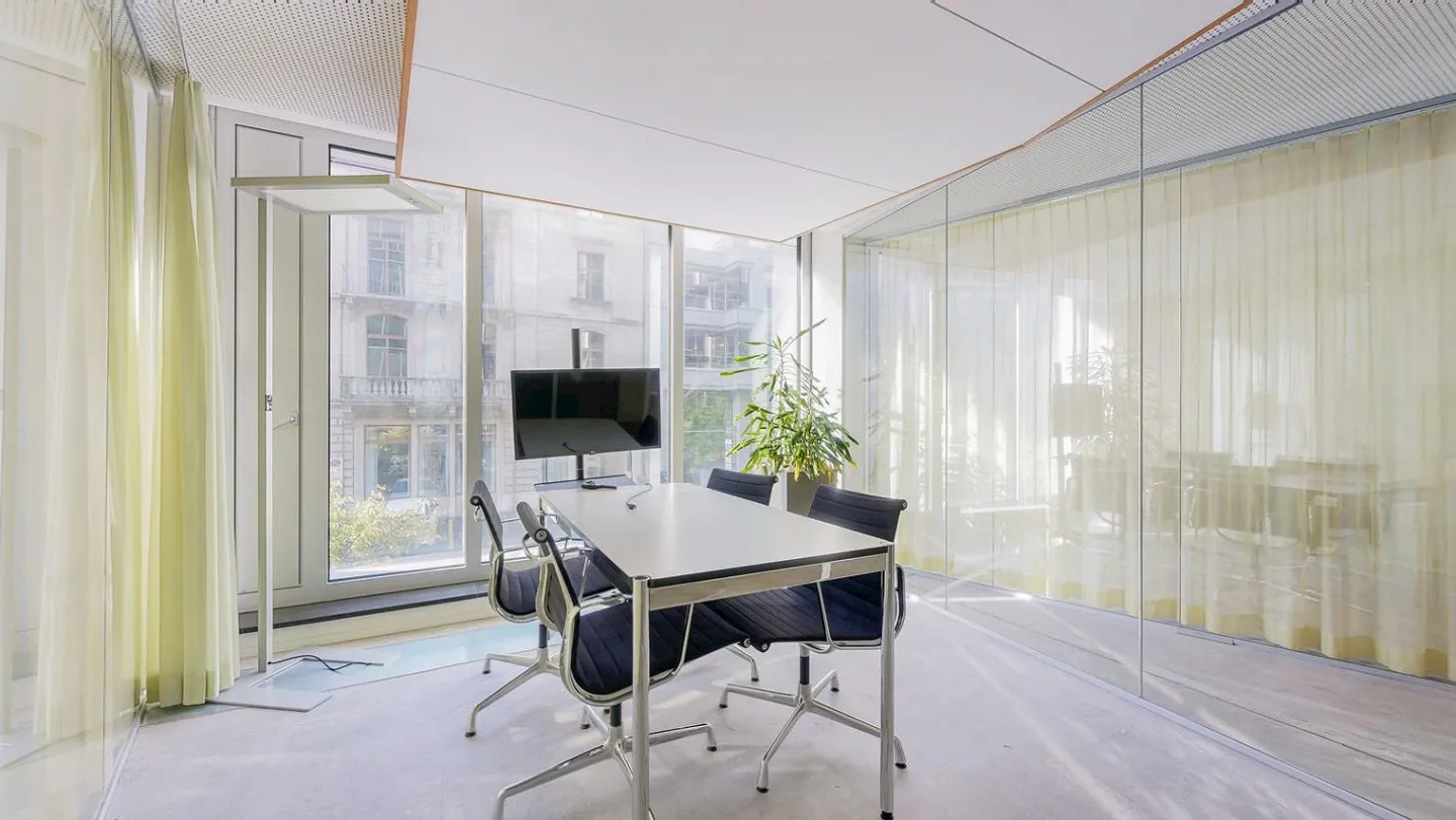 Modern, light-flooded office space in a central location ready for occupancy - Photo 7 of 13