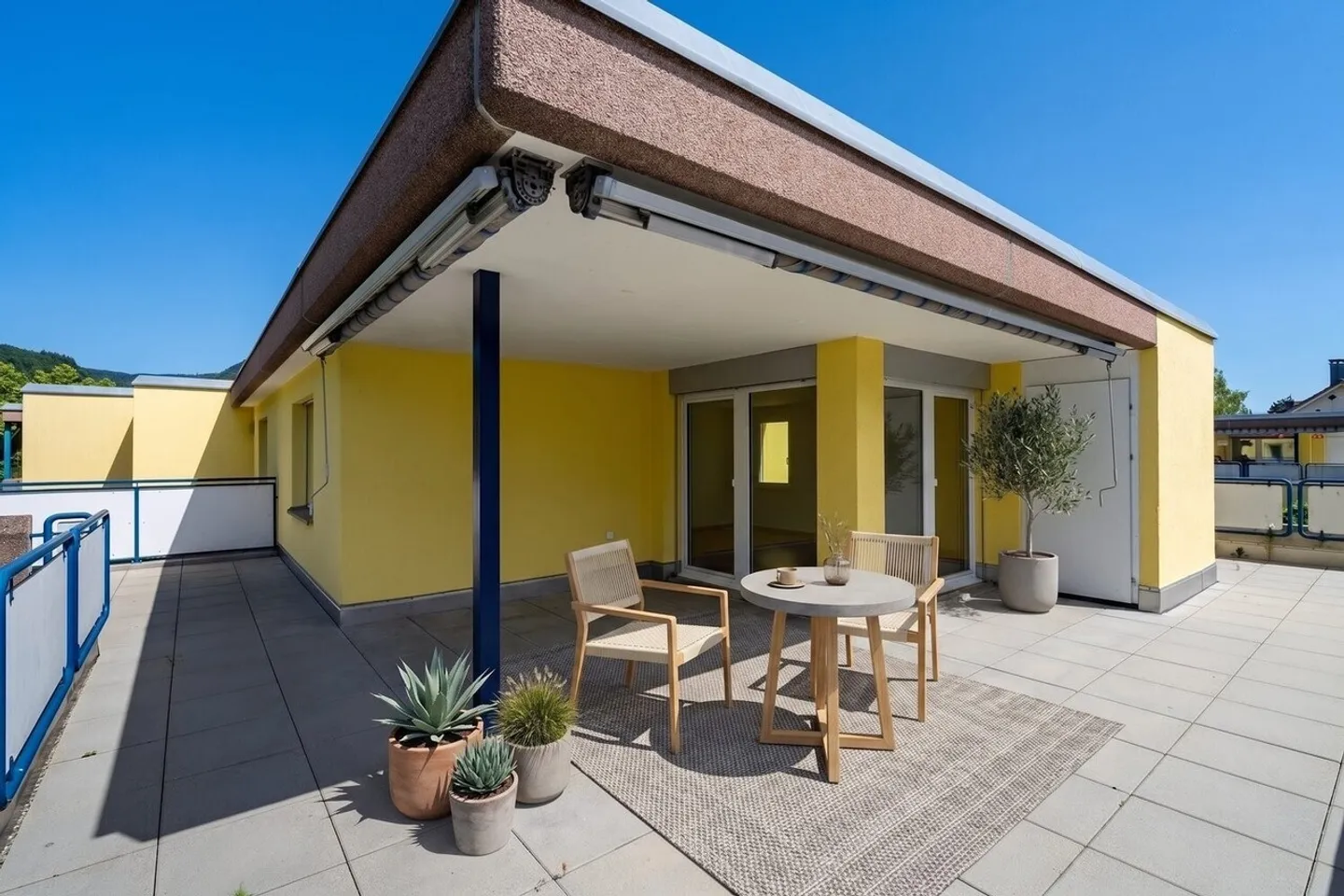 4-room attic apartment with large terrace - Photo 10 of 13
