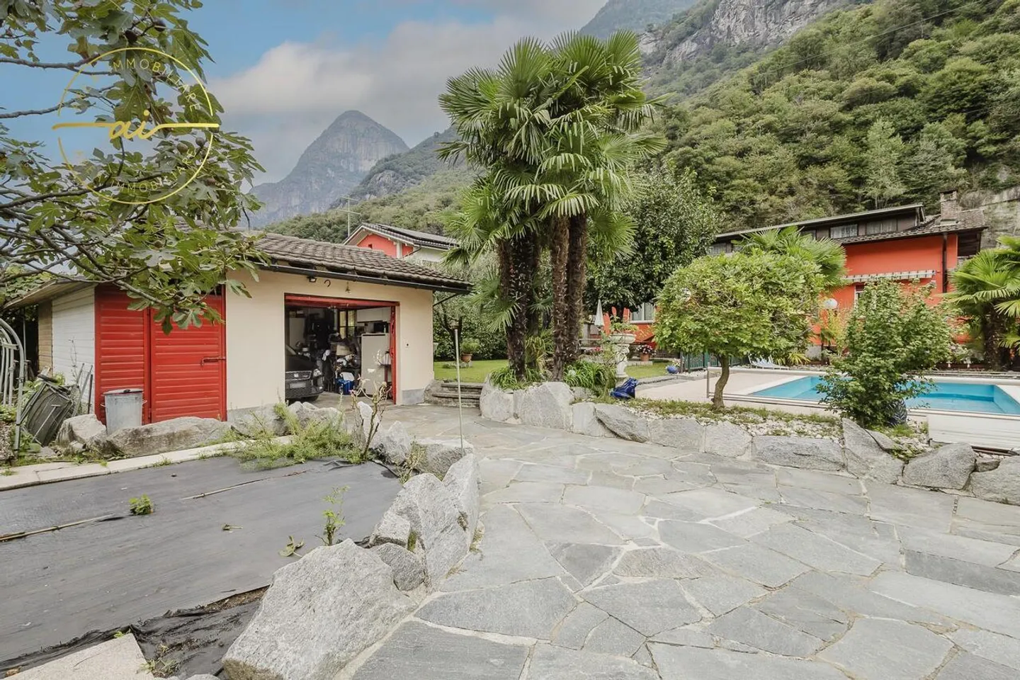CASA UNIFAMILIARE CON GIARDINO E PISCINA - Foto 3 di 13