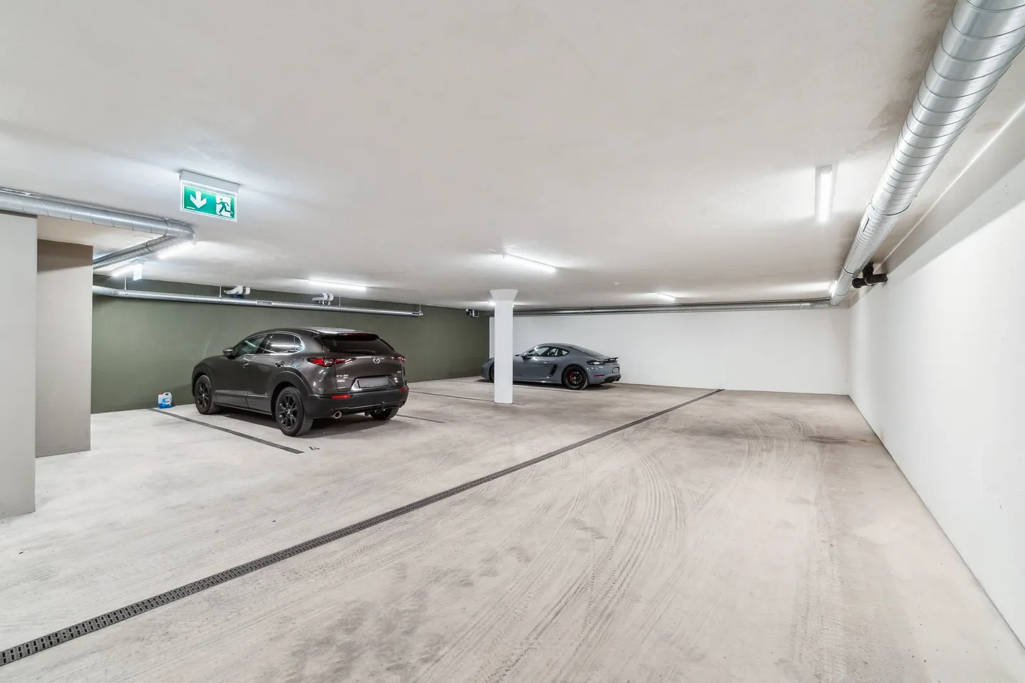 Bright 3.5 Room Apartment in Prime Location in Zurich-Seefeld - Available Immediately - Photo 2 of 10