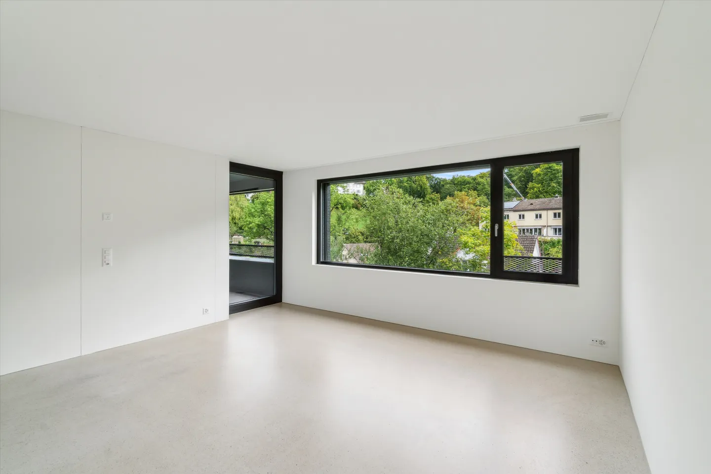 Bright 3.5 Room Apartment in Prime Location in Zurich-Seefeld - Available Immediately - Photo 8 of 10