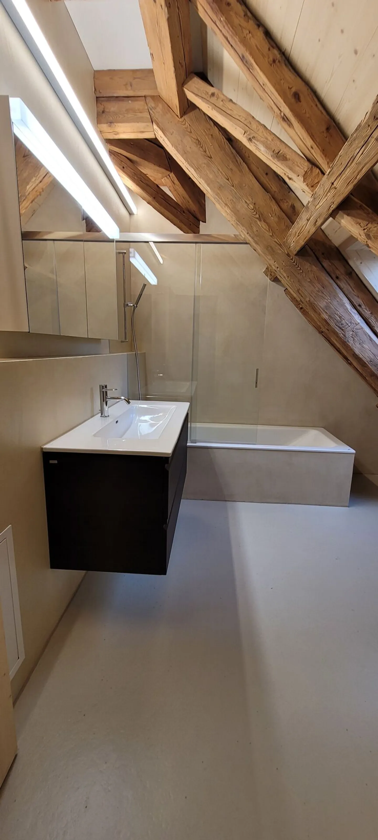 Appartement charmant rénové avec galerie dans un emplacement central - Photo 6 sur 11