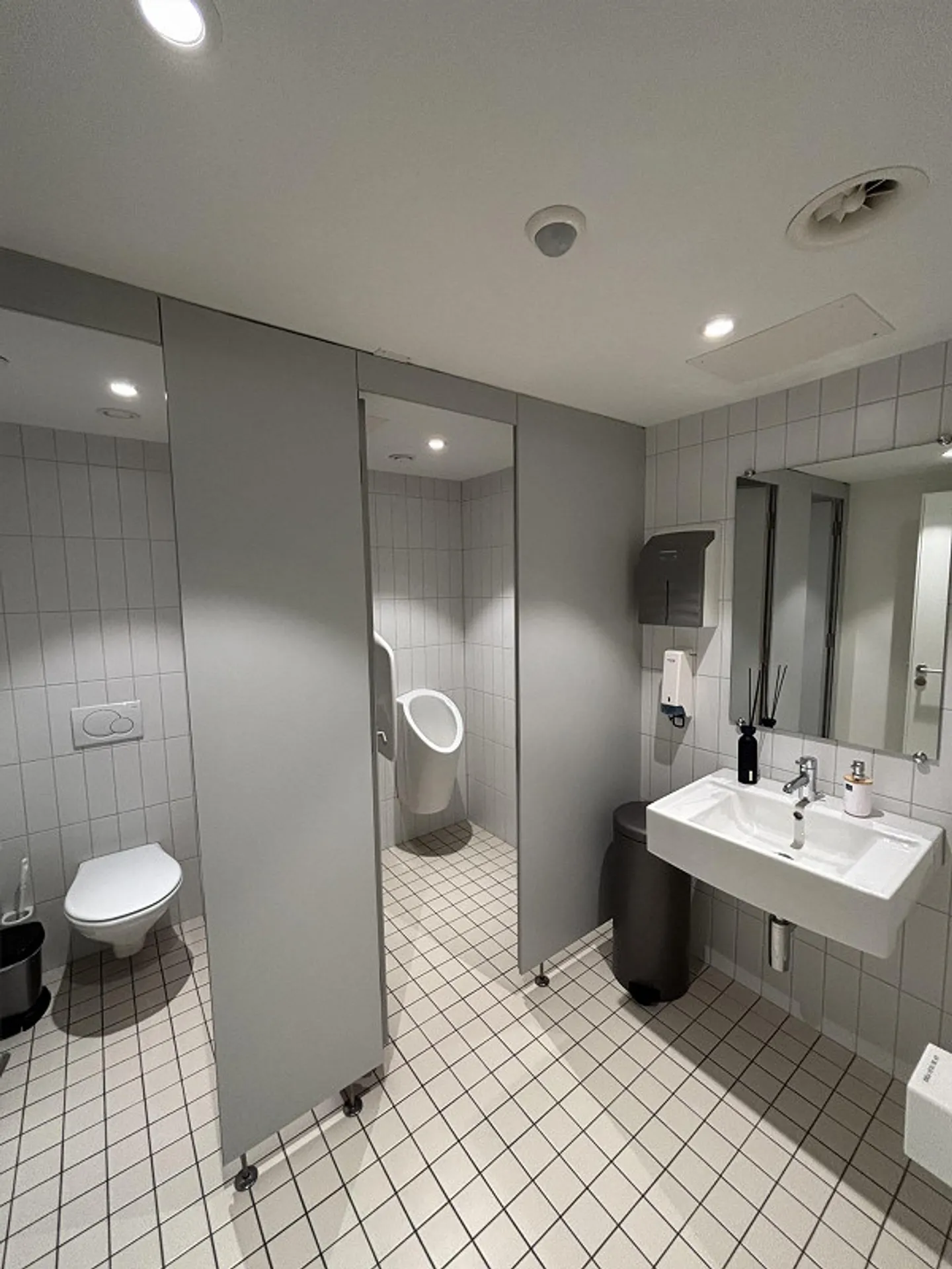 Exklusive 194m² Gewerbefläche am Alpenquai Luzern – saniert 2024 - Foto 9 von 9