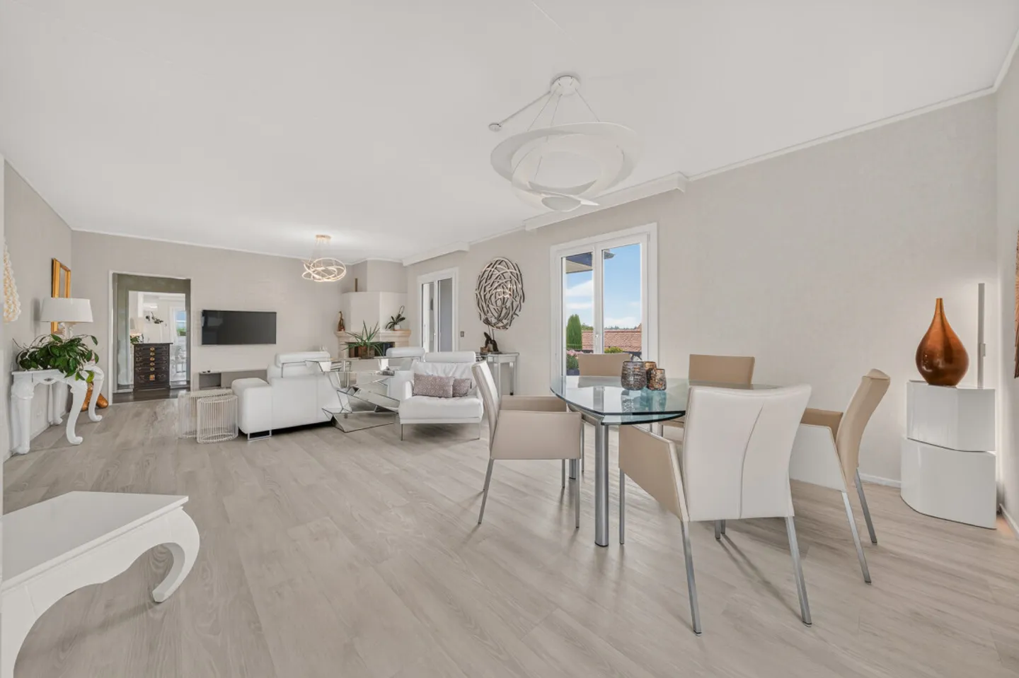 AM RANDE DES WEINBERGE, VILLA MIT POOL 5 MINUTEN VON MORGES - Foto 4 von 10