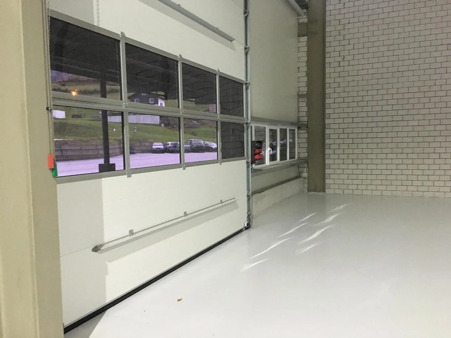 deux espaces commerciaux de 600m2, grand auvent de 600m2, hauteur de salle de 12m, rez-de-chaussée - Photo 8 sur 12