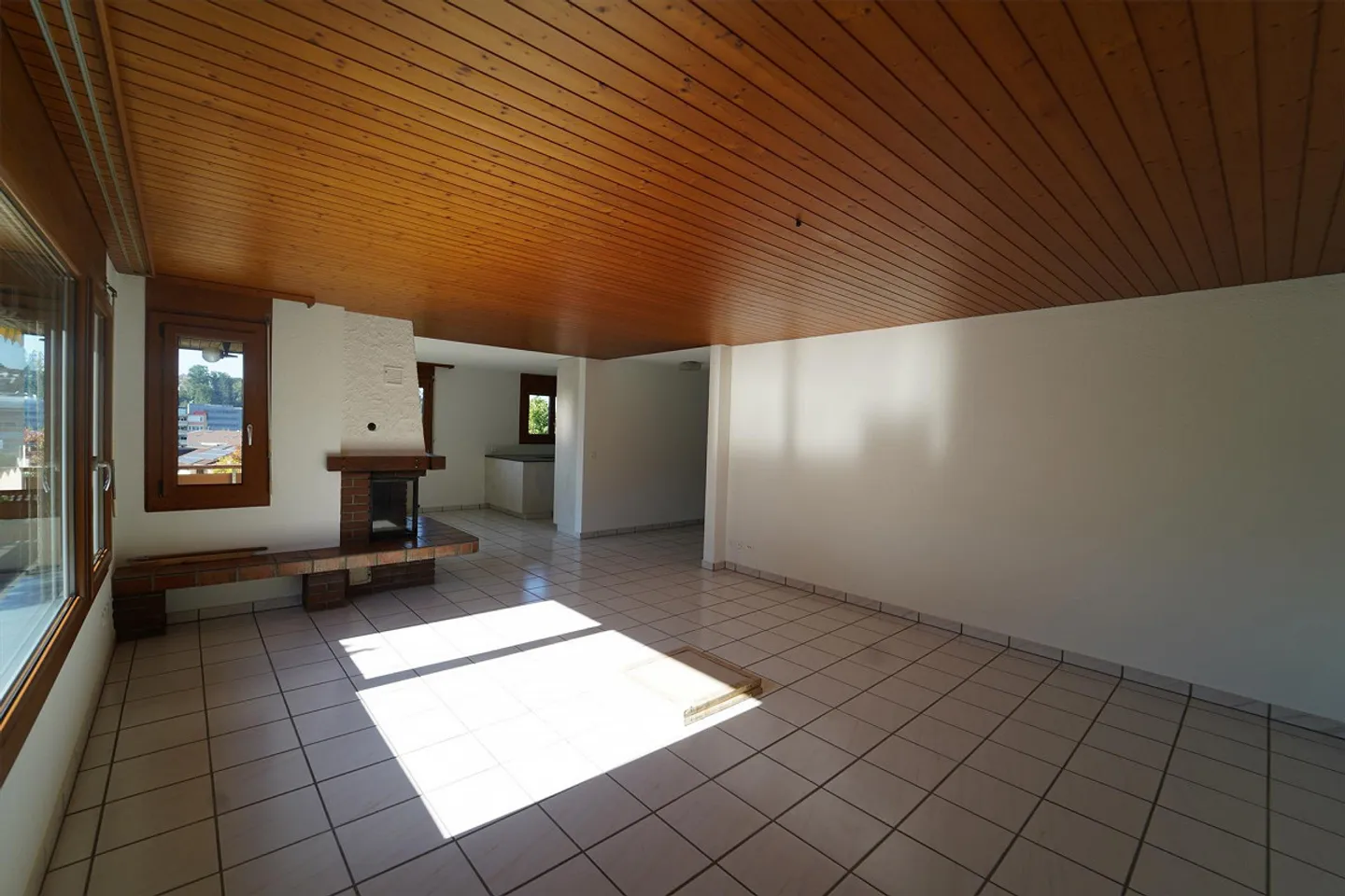 Maison individuelle de 6 1/2 pièces avec garage en pente légère avec jardin - Photo 3 sur 5