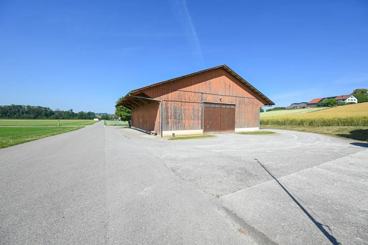 Building Land: Residential House with Storage Hall and Great Potential - Photo 4 of 7