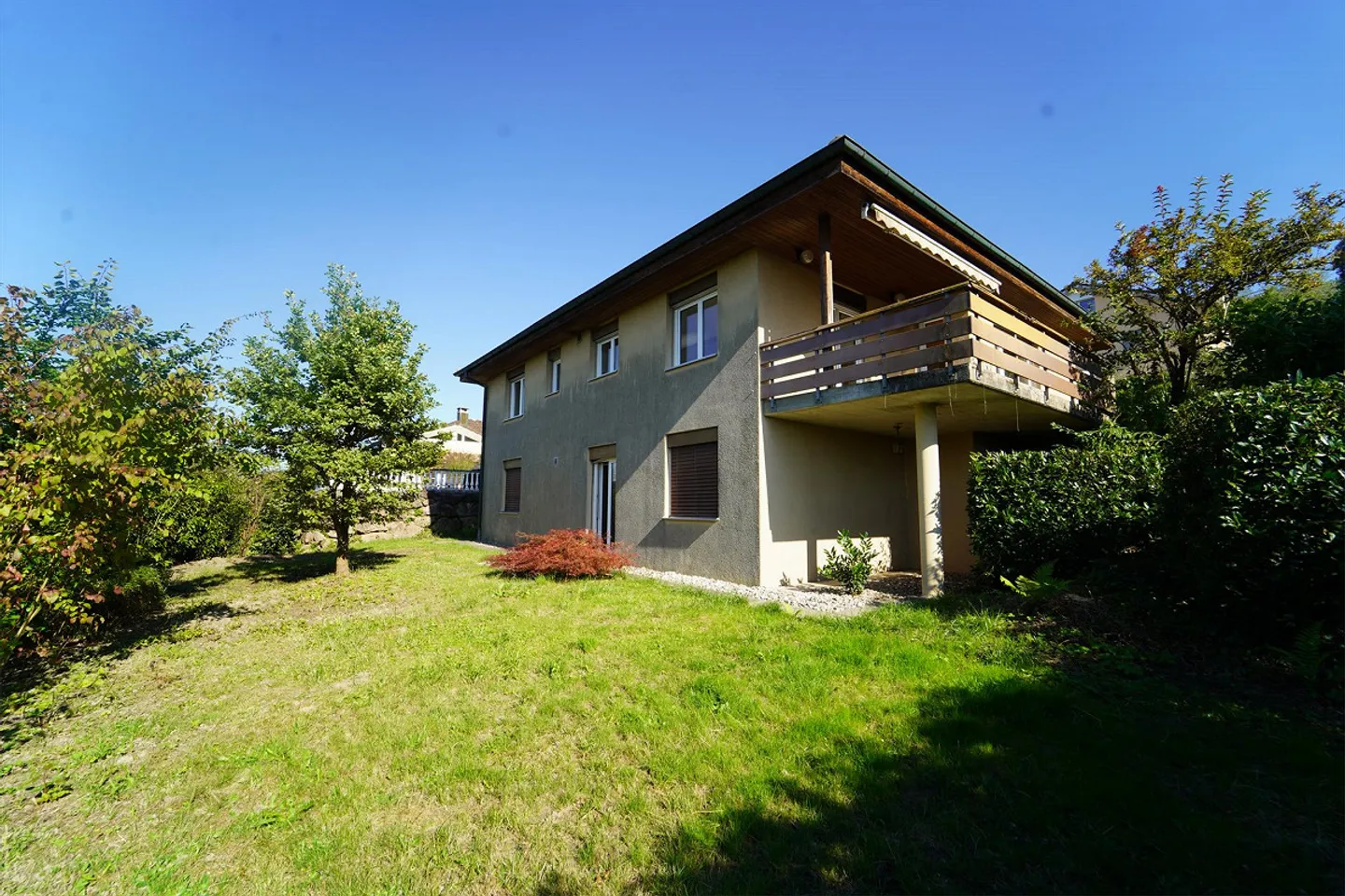 Maison individuelle de 6 1/2 pièces avec garage en pente légère avec jardin - Photo 1 sur 5