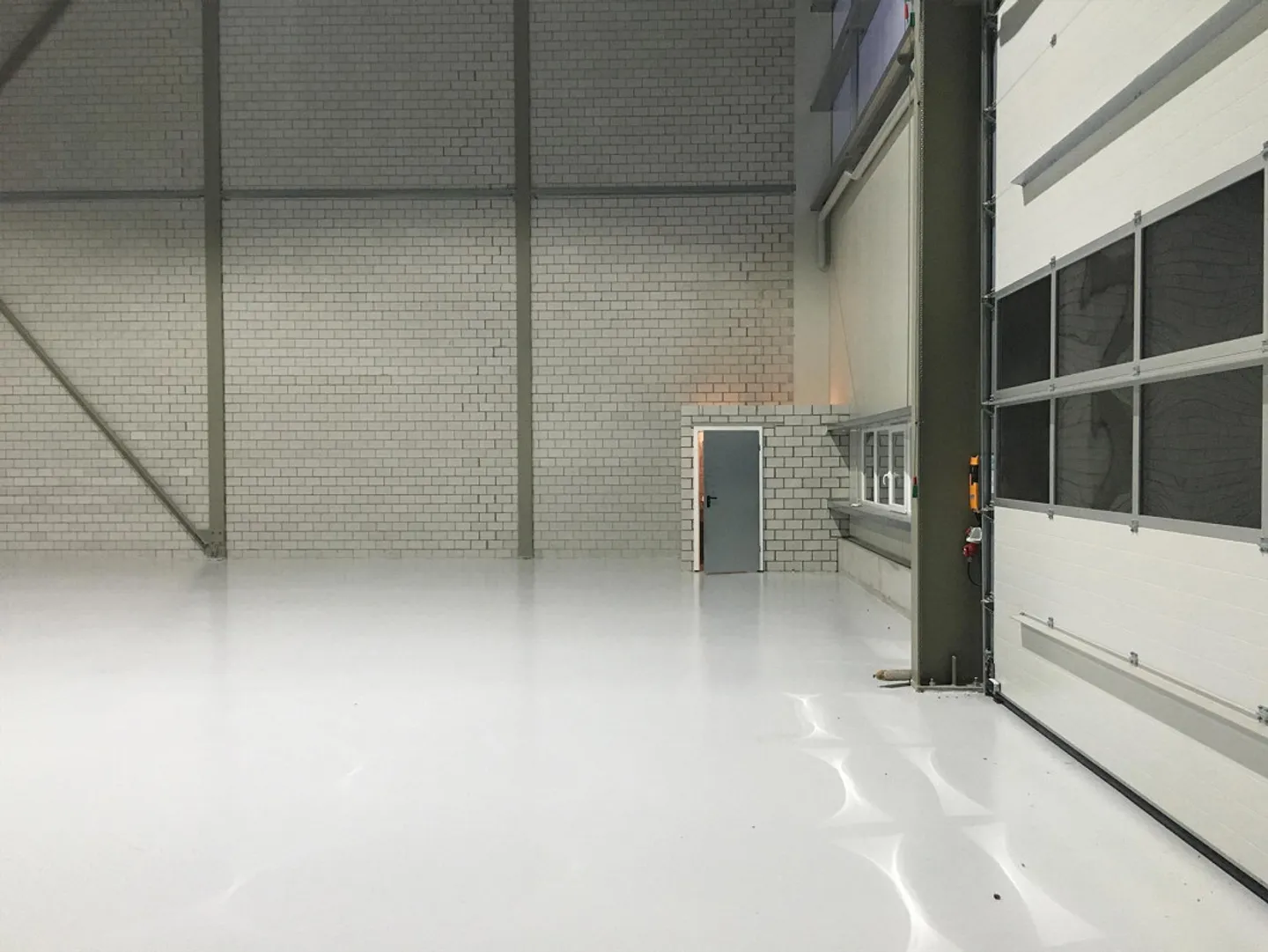 deux espaces commerciaux de 600m2, grand auvent de 600m2, hauteur de salle de 12m, rez-de-chaussée - Photo 6 sur 12