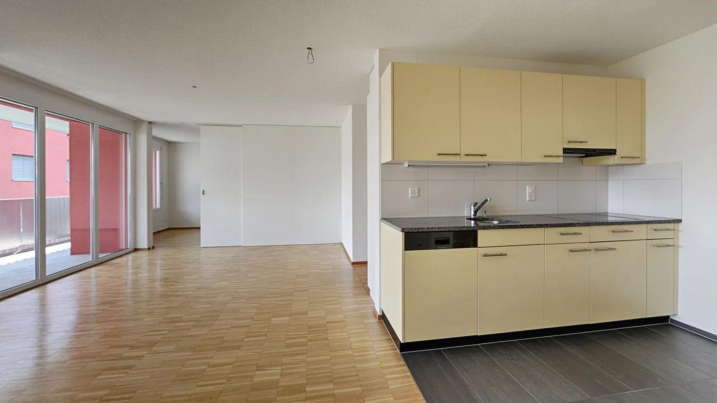 Moderne Wohnung mit grossem Balkon - Foto 3 von 13