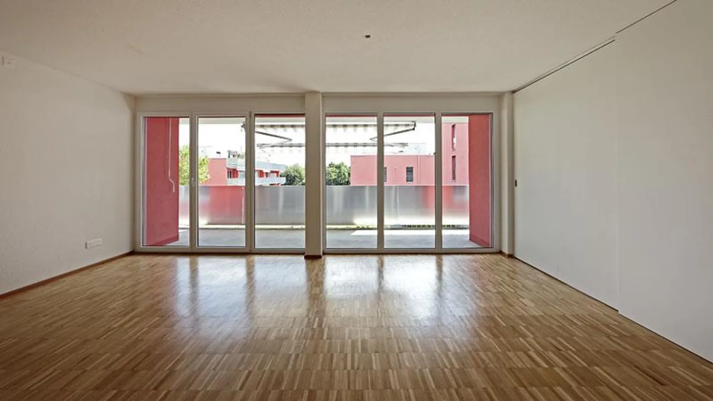 Moderne Wohnung mit grossem Balkon - Foto 4 von 13
