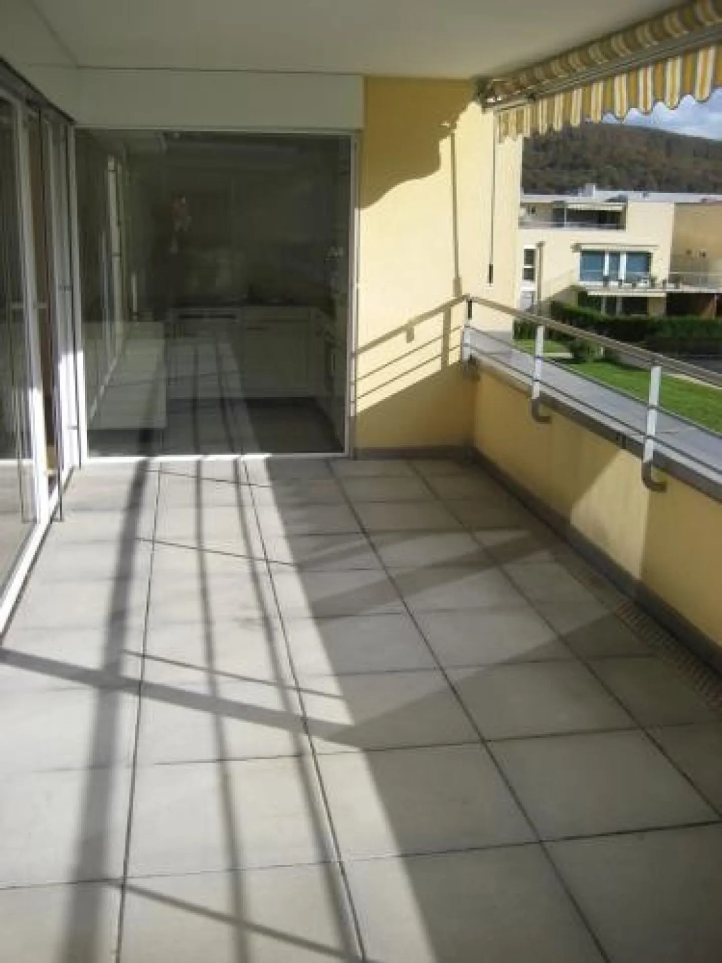 Beaucoup de soleil et d'intimité avec 2 terrasses - Photo 2 sur 6