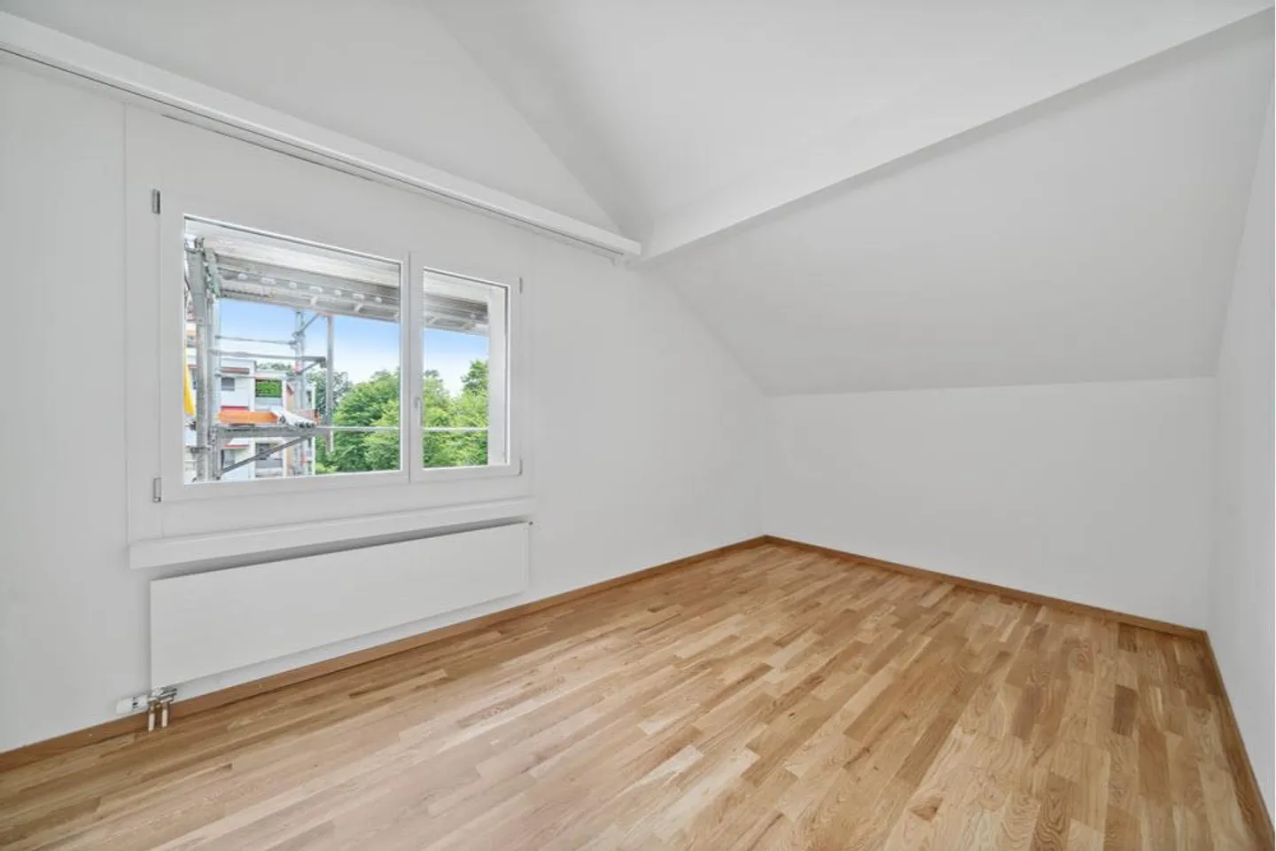 High-quality renovated 3.5-room attic apartment - Photo 5 of 11