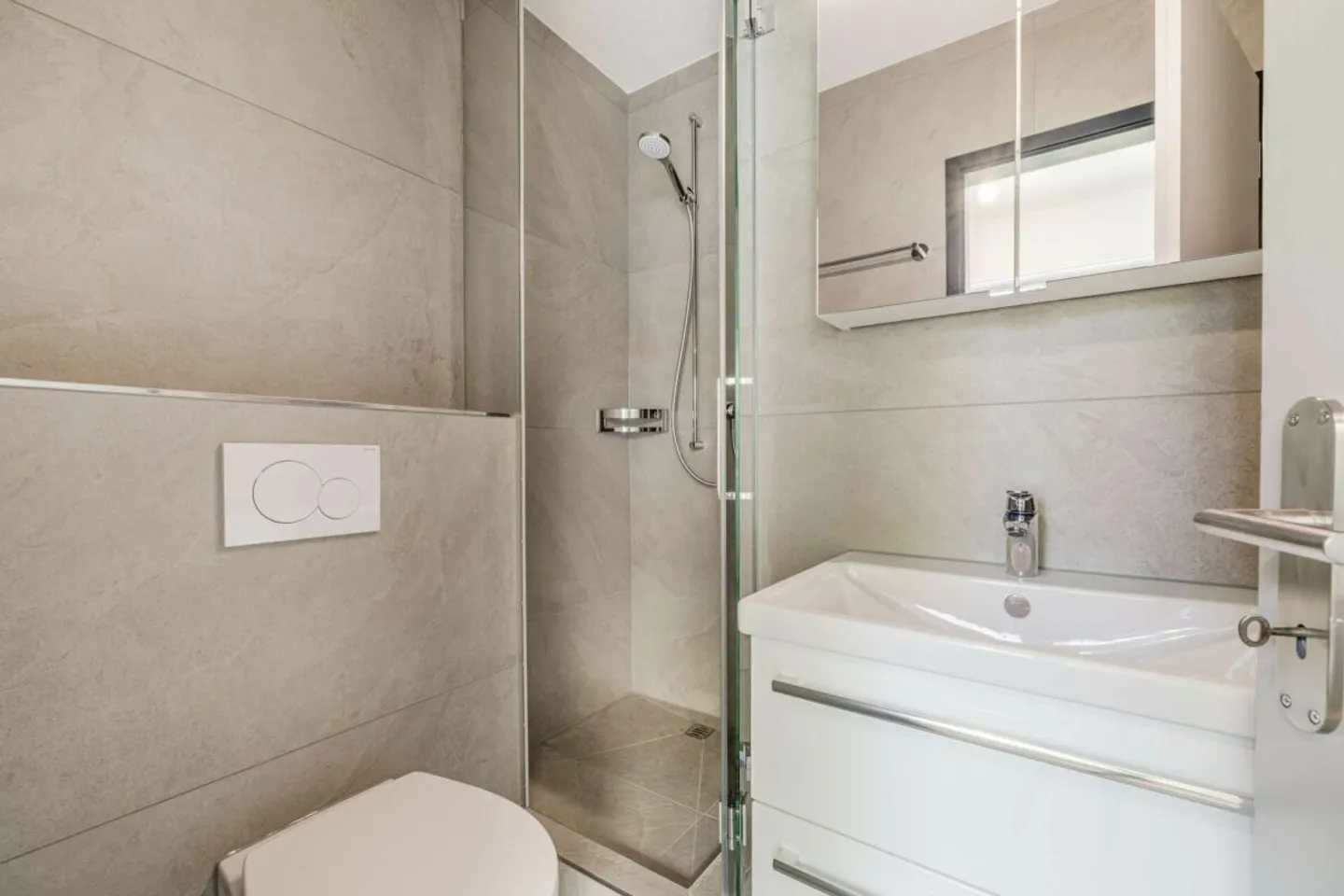 Piccolo ma potente: appartamento 1.5 stanze completamente ristrutturato con tutti i comfort - Foto 5 di 11