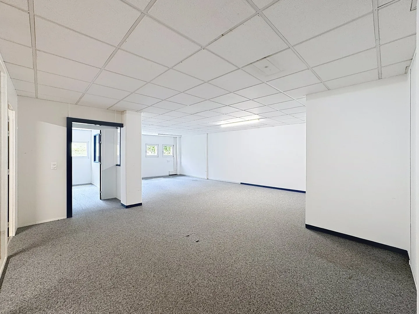 LOUER - Surface commerciale/bureaux à Givisiez - Photo 3 sur 7