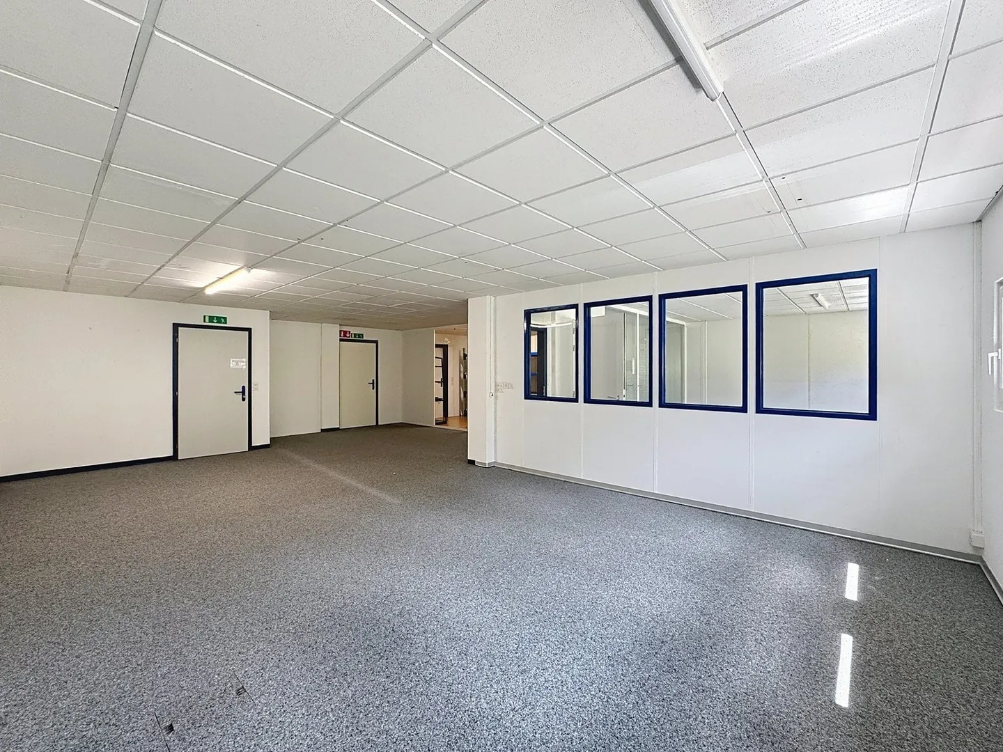 LOUER - Surface commerciale/bureaux à Givisiez - Photo 6 sur 7