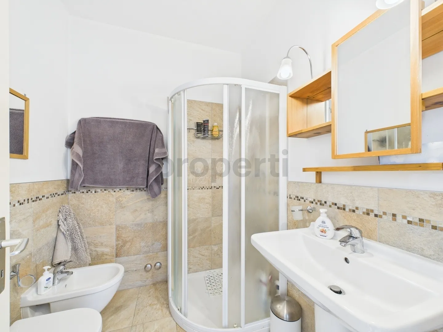 Bellissimo appartamento con 3,5 stanze e vista lago - Foto 6 di 7