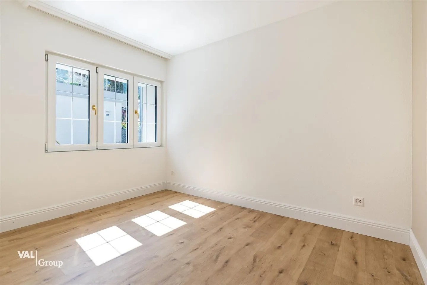 2.5 Room Apartment Renovated - 1st Floor - Photo 4 of 12