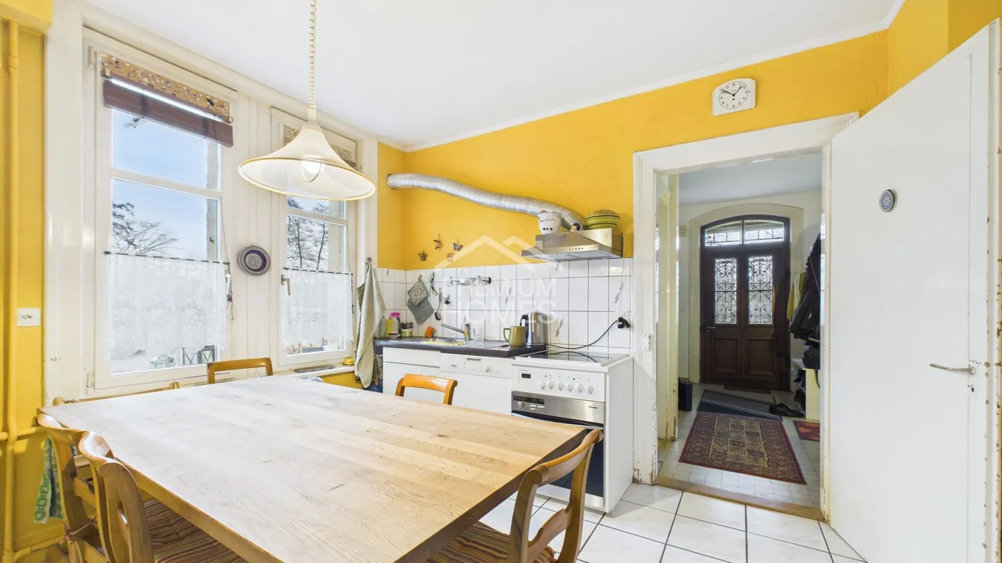 Charming Family Home with Garden - Photo 7 of 12