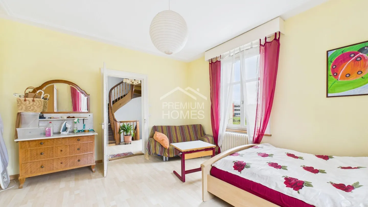 Charming Family Home with Garden - Photo 10 of 12