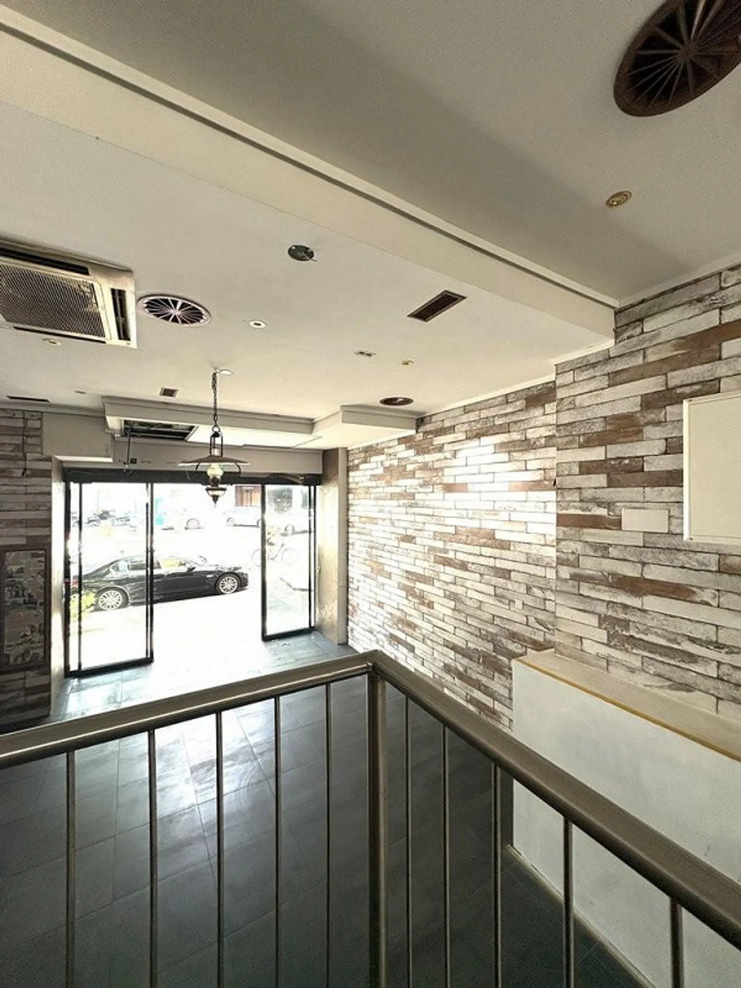 Basel Heuwaage Spazio commerciale spazioso e versatile di 165 m2 - Foto 2 di 5