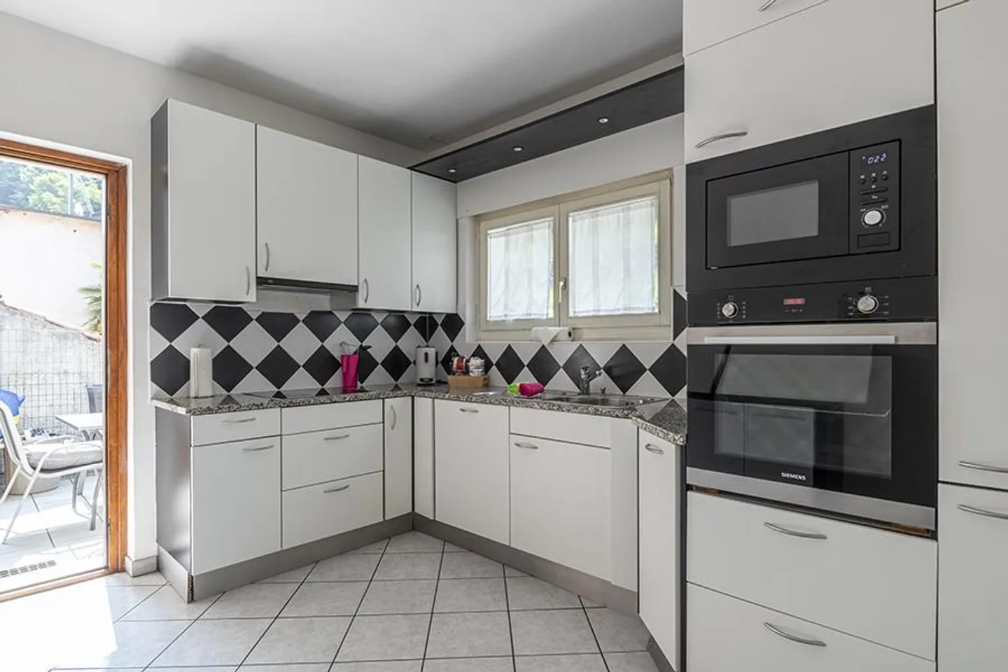 CASA DI 5 LOCALI A MAGADINO + 2.5 LOCALI A REDDITO - Foto 1 di 15
