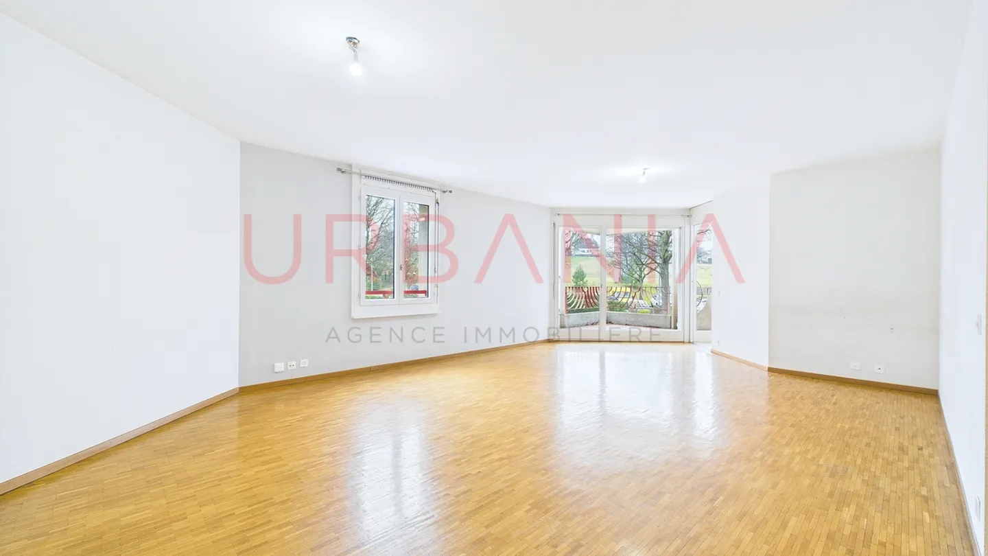 Helle 4-Zimmer-Wohnung mit Außenbereichen - Foto 2 von 4