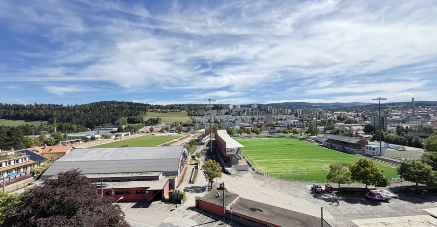 Geräumige Dachgeschosswohnung mit Panoramaterrasse - Foto 2 von 11