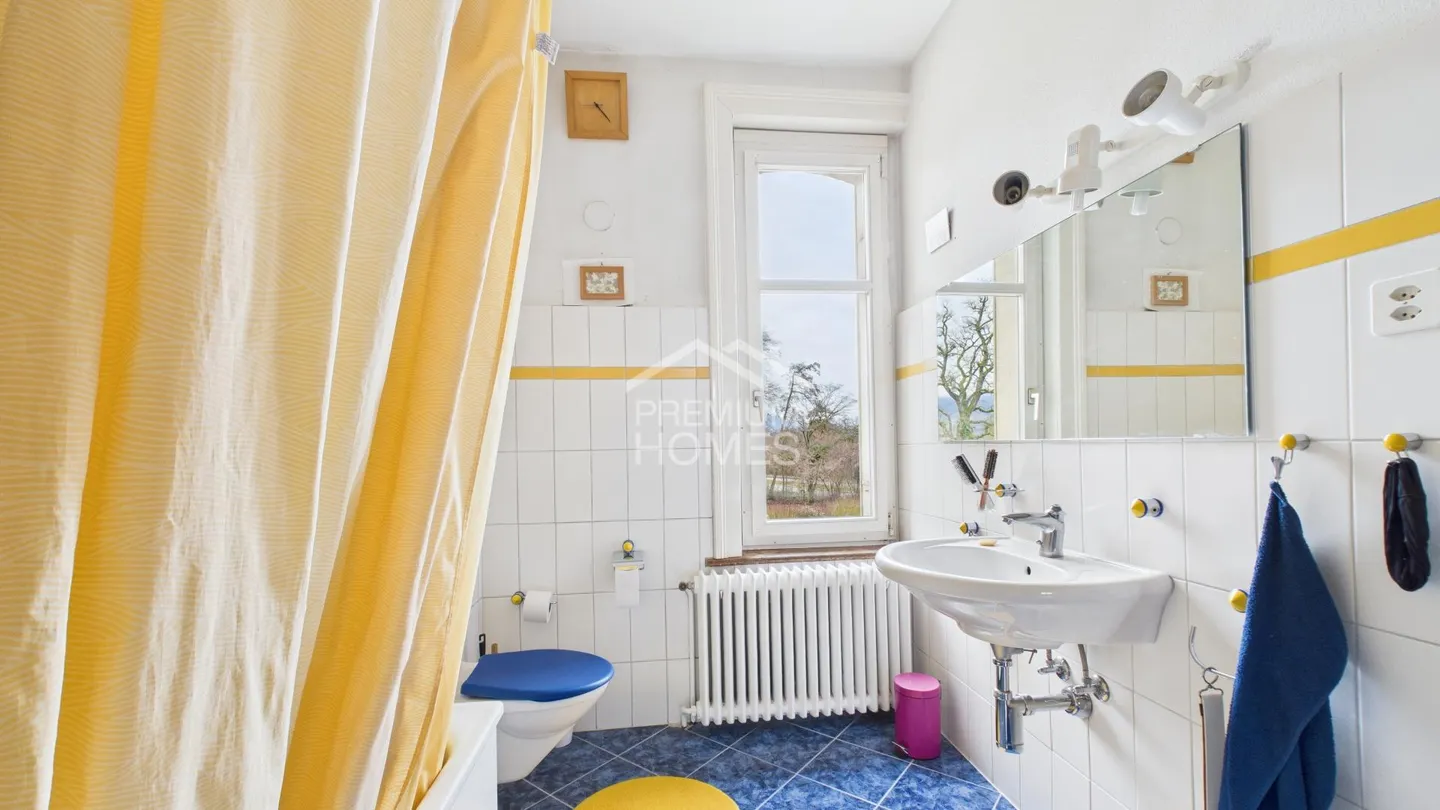 Charming Family Home with Garden - Photo 11 of 12