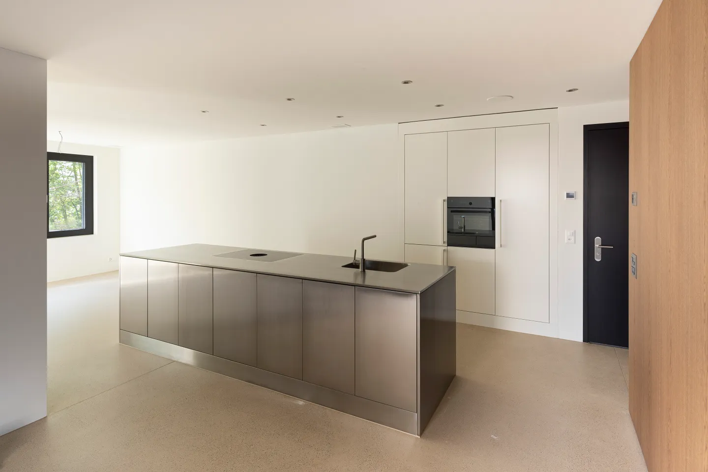 Modern 2.5 Room Attic Apartment in Zurich-Seefeld - Available Immediately - Photo 4 of 6