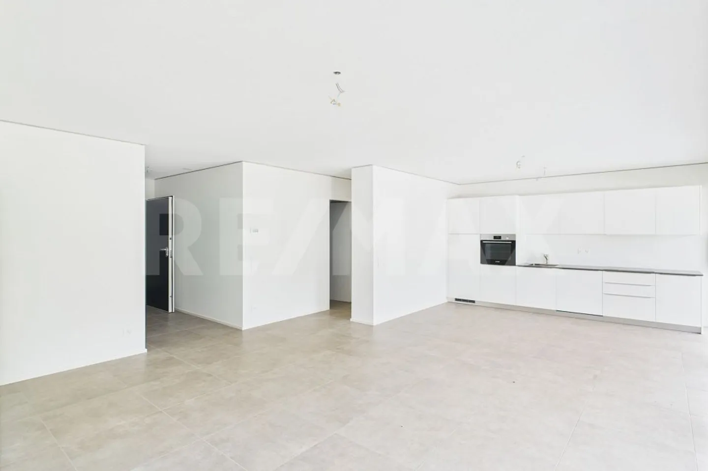 Elegant New Construction Apartments - Photo 11 of 13