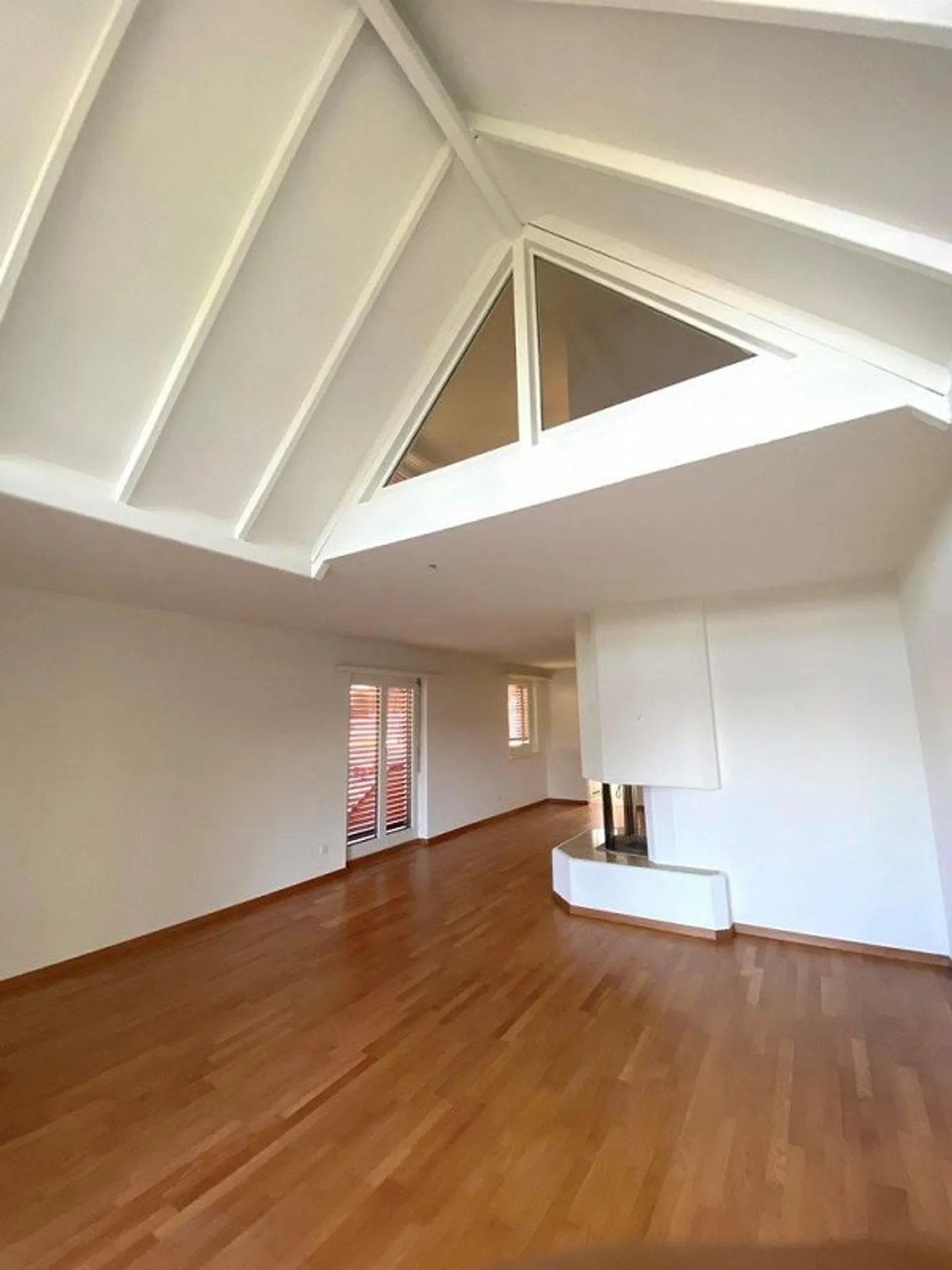 Cozy Maisonette Apartment in a Quiet Neighborhood - Photo 3 of 12