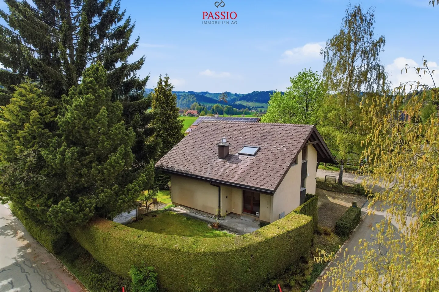 Maison individuelle spacieuse de 6 pièces avec jardin et potentiel locatif - Photo 2 sur 36