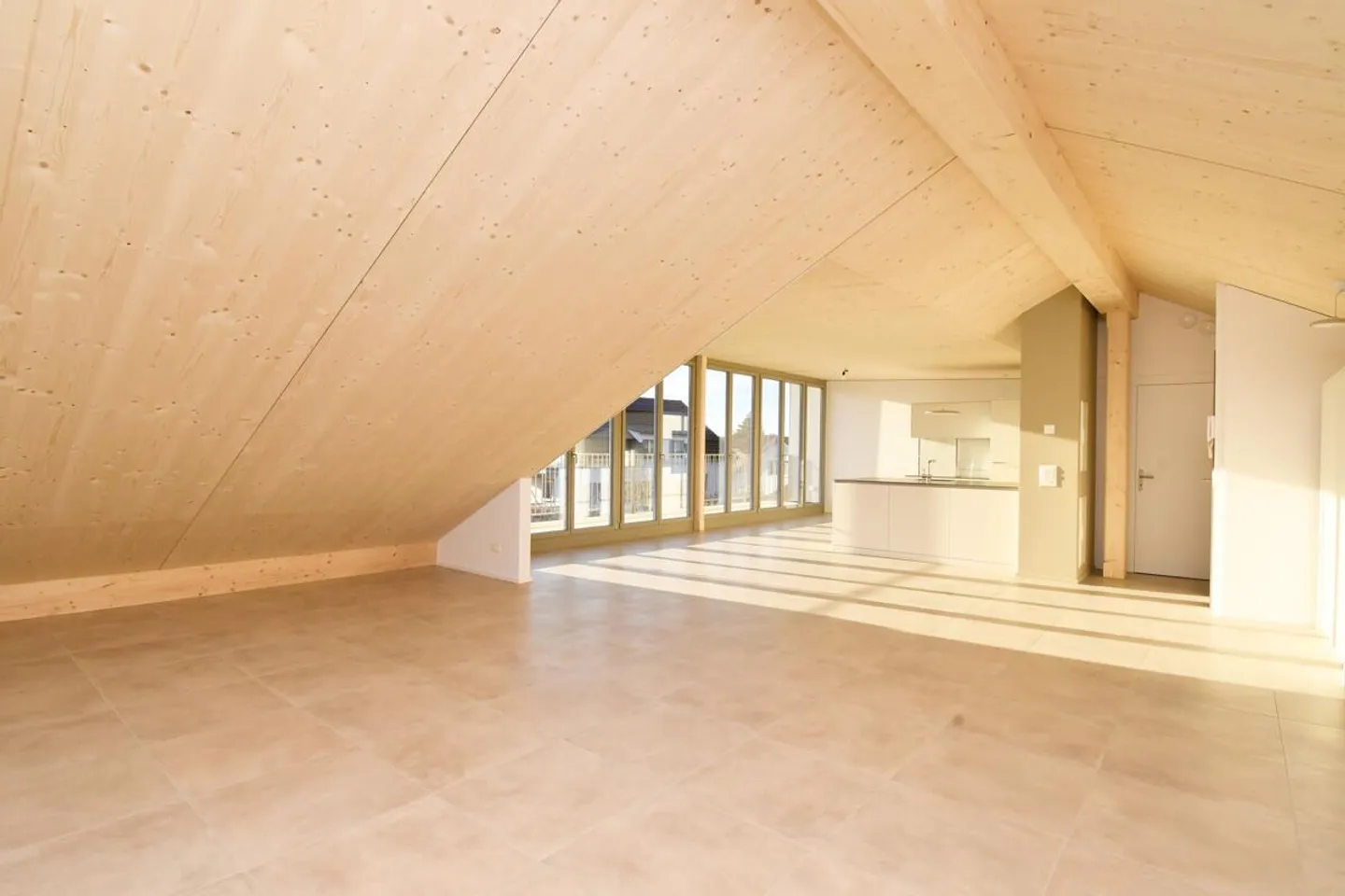 Appartement en penthouse spacieux à louer dans un standard de propriété! - Photo 3 sur 14