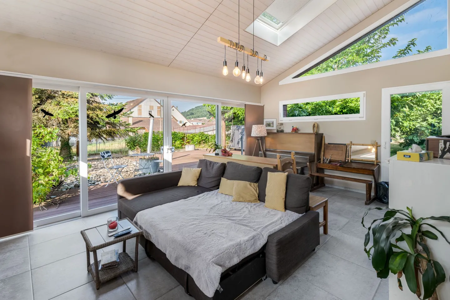 Bright and spacious 6.5-room villa - Photo 3 of 8