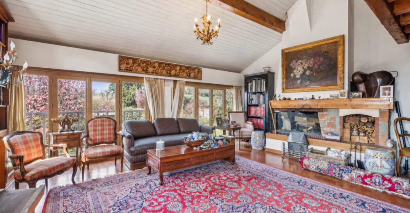 Exclusive: Beautiful 6-room apartment with balcony and garden - Photo 1 of 1