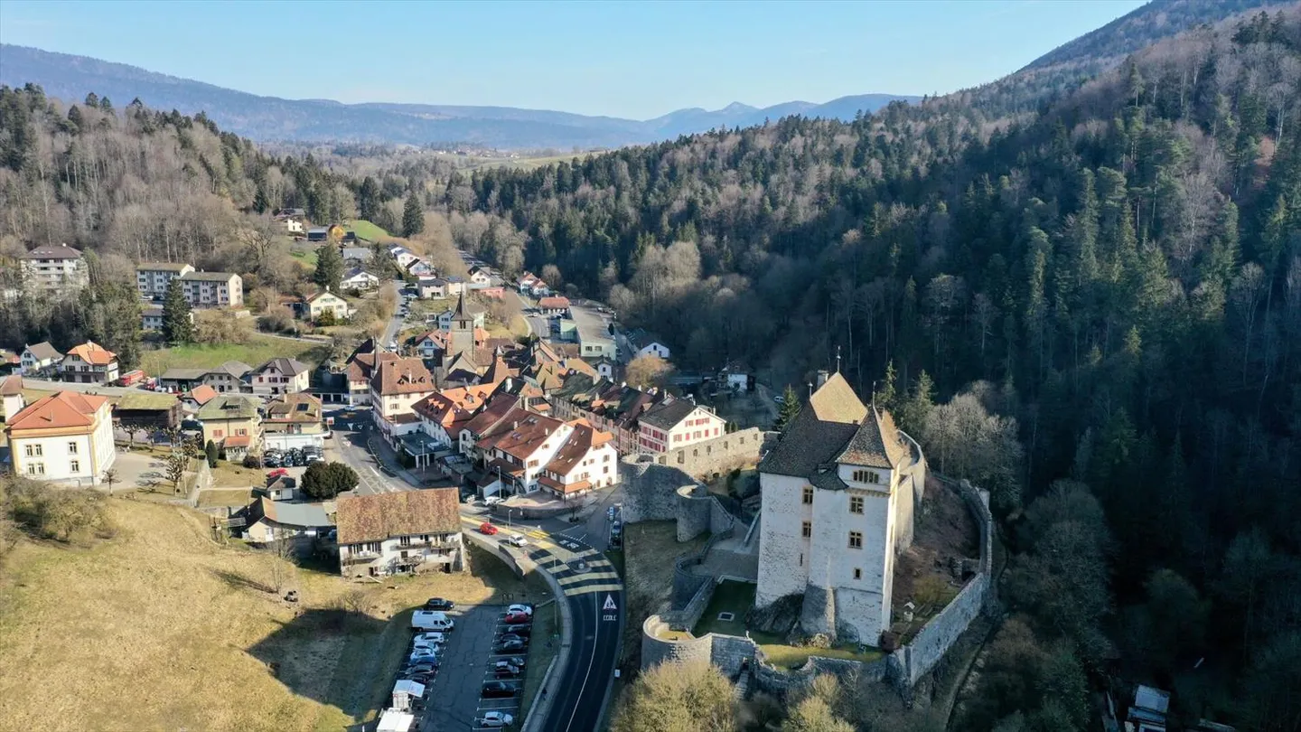Wunderschönes Dorfhaus mit 6,5 Zimmern - Foto 2 von 8