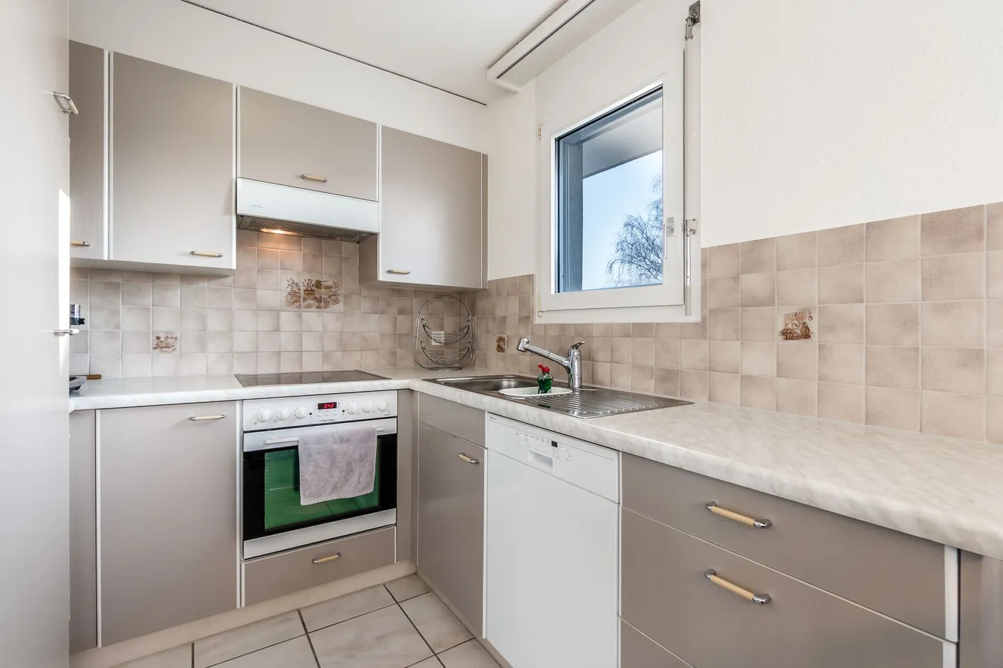 Appartement lumineux de 4,5 pièces dans un emplacement calme et central à Derendingen ! - Photo 9 sur 19