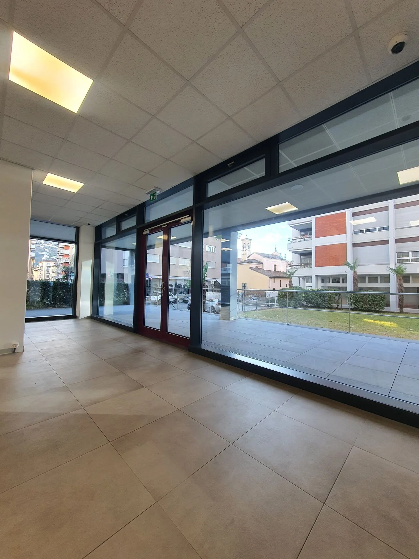 Superficie commerciale al piano terra di circa 80 m² - Lugano zona USI - Residenza Agorà - Foto 2 di 7