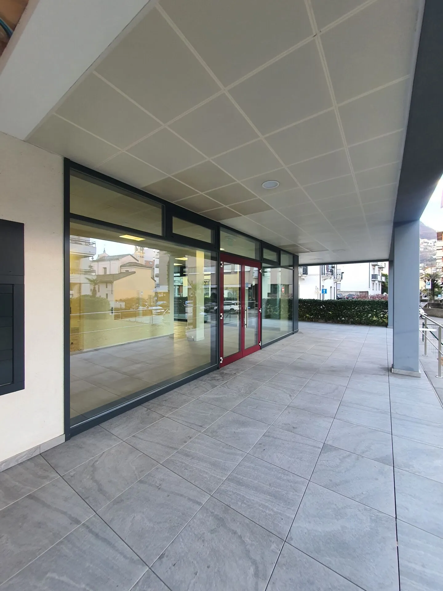 Superficie commerciale al piano terra di circa 80 m² - Lugano zona USI - Residenza Agorà - Foto 3 di 7