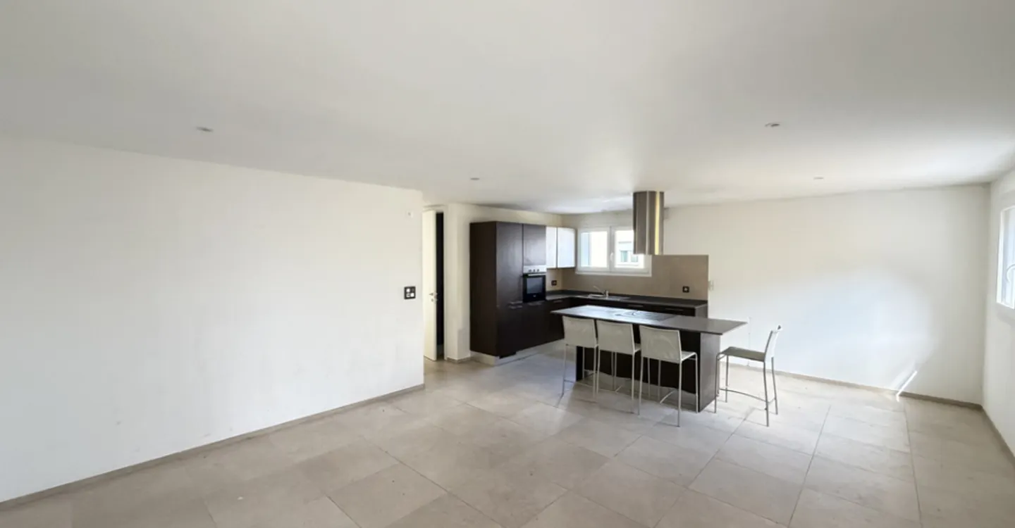 Appartamento moderno con terrazza - Foto 1 di 9