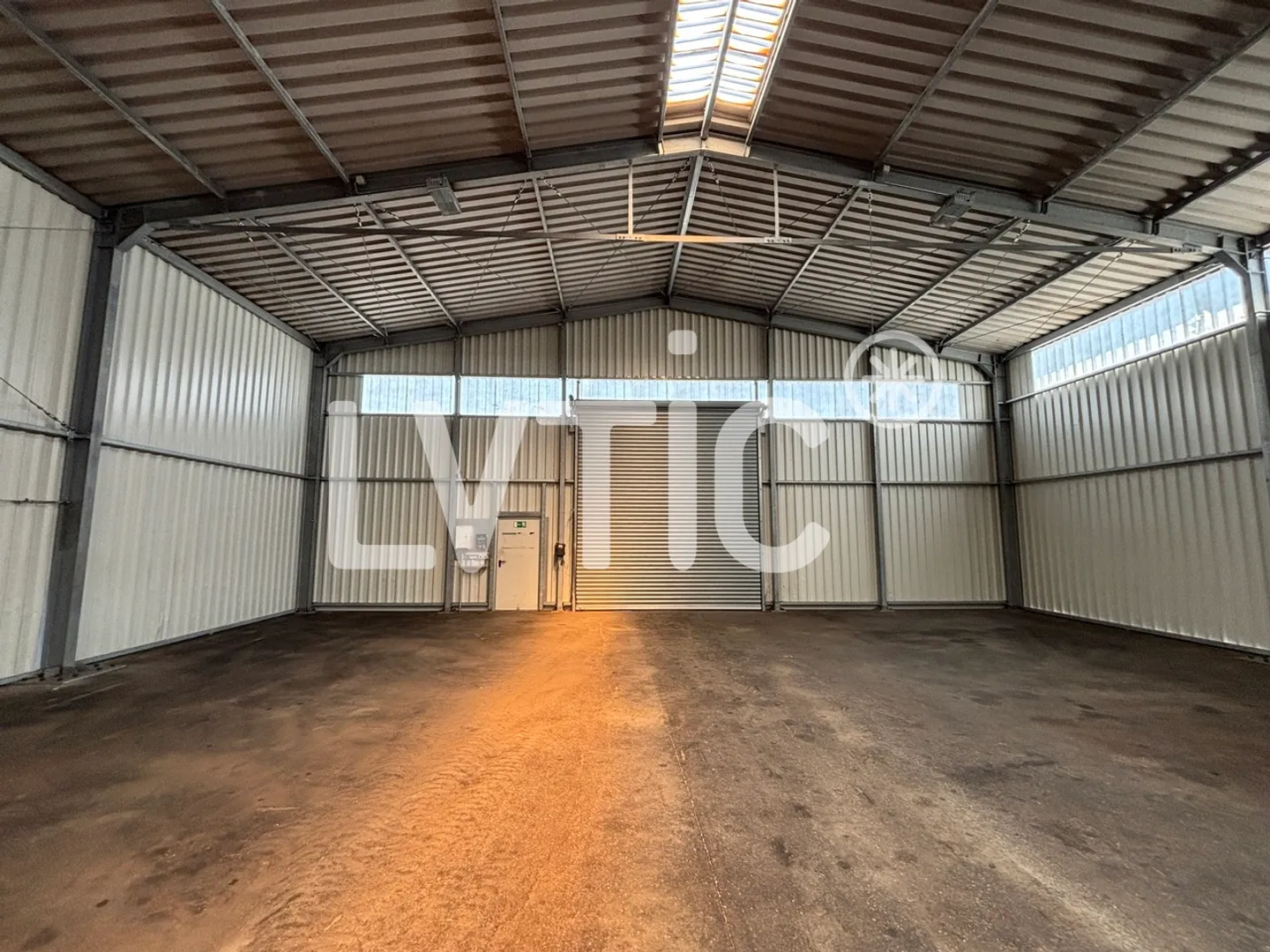 Magazzino, officina di 600 m2, da 300 m2 in affitto a St-Aubin - Foto 2 di 5
