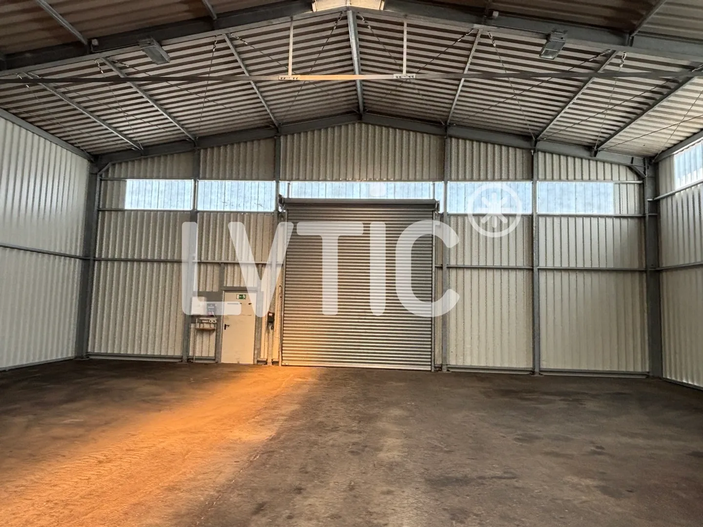 Magazzino, officina di 600 m2, da 300 m2 in affitto a St-Aubin - Foto 3 di 5