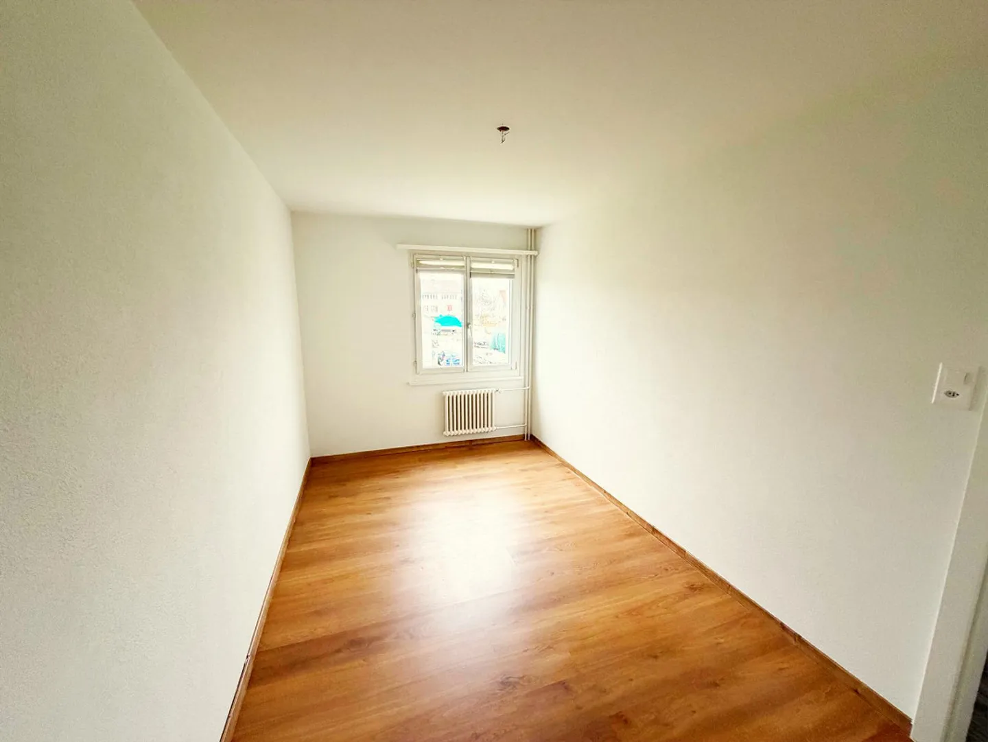 Charming 4.5-room apartment with balcony and beautiful view in Stachen - Photo 8 of 10