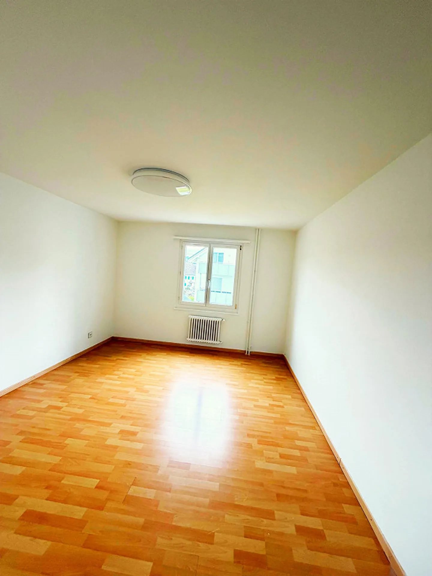 Charming 4.5-room apartment with balcony and beautiful view in Stachen - Photo 9 of 10